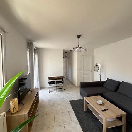 Charmant Bas De Villa Avec Terrasse A Proximite De La Plage Et Du Port Carqueiranne Bagian luar foto