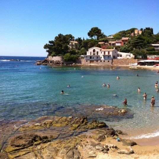 Charmant Bas De Villa Avec Terrasse A Proximite De La Plage Et Du Port Carqueiranne Bagian luar foto